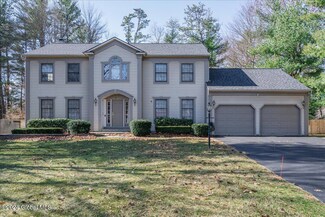 633 Salvia Ln, Schenectady, NY 12303
