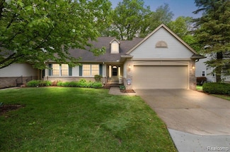 248 Four Seasons Dr, Lake Orion, MI 48360