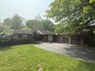 352 Lewis Dr, Daniels, WV 25832