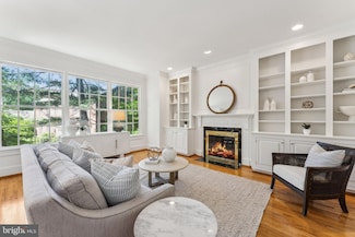 4819 Foxhall Crescent NW, Washington, DC 20007