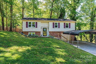 1018 Autumn Ln, Hickory, NC 28602