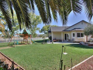 45 Mayme Ct, Hollister, CA 95023