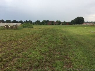 115 W Davis Field Rd, Muskogee, OK 74401