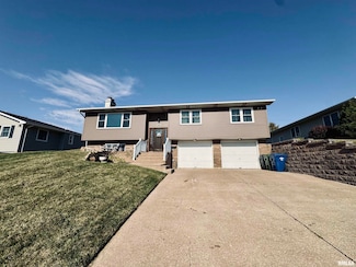 708 Tower Rd, Clinton, IA 52732