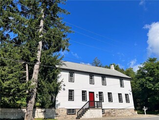8418 N Delaware Dr, Bangor, PA 18013
