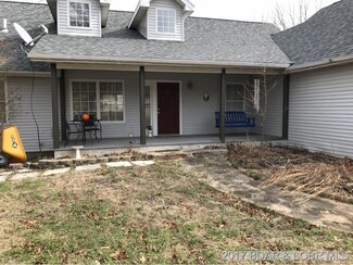 250 Capstone Dr, Linn Creek, MO 65052