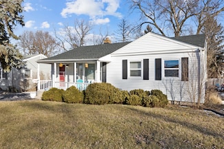 151 S Lincoln Ave, Mundelein, IL 60060