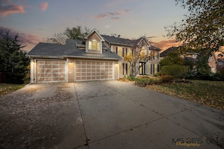 685 Rosewood Dr, West Chicago, IL 60185