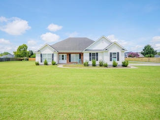22 Ard Rd, Ray City, GA 31645