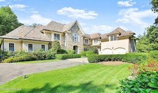 10 Chieftans Rd, Greenwich, CT 06831