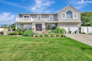 3 Cele Ct, Sayville, NY 11782