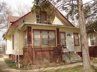 28 S Fulton Ave, Waukegan, IL 60085