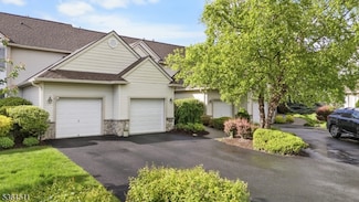 5 Caleb Ct, Hamburg, NJ 07419