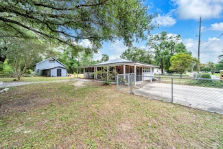 226 S 19th St, Defuniak Springs, FL 32435