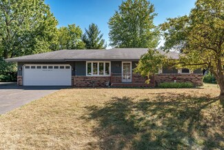 4625 Comet Dr, Machesney Park, IL 61115