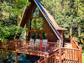 1530 Zurich Rd, Gatlinburg, TN 37738