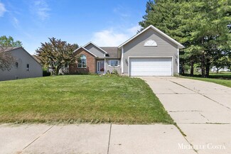 2843 Meadow Bluff Dr NW, Grand Rapids, MI 49504