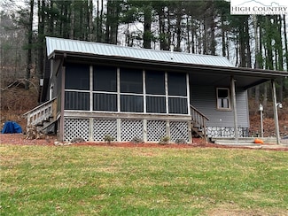 117 Deans Ln, Laurel Springs, NC 28644