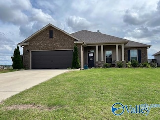147 Elledge Farm Dr, Hazel Green, AL 35750