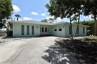 3461 Lakeview Dr, Naples, FL 34112