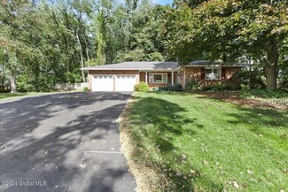 1 Ichabod Ln, Albany, NY 12211