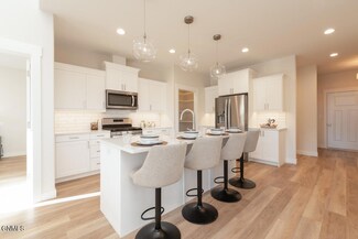 313 W Lasalle Dr, Bismarck, ND 58503