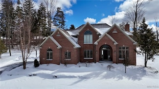 24 Lakeridge Dr S, Orchard Park, NY 14127