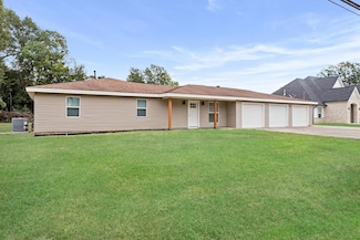 1608 N 27th St, Nederland, TX 77627