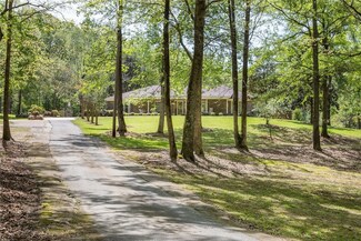 917 Crawford Rd, Opelika, AL 36804