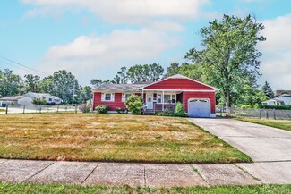 1 Applewood Dr, Edison, NJ 08820