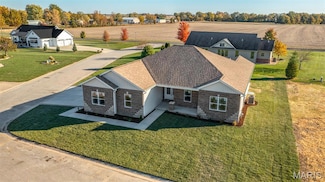 1510 Kathleen Dr, Staunton, IL 62088