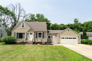 6580 Crossview Rd, Seven Hills, OH 44131
