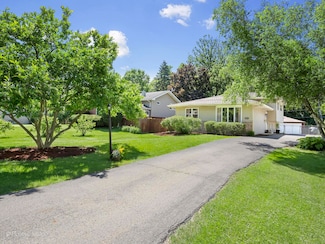 1611 Burlington Ave, Lisle, IL 60532