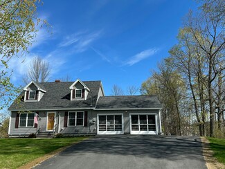 7 Leonard St, Houlton, ME 04730