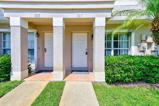 727 Kensington Lake Cir, Brandon, FL 33511
