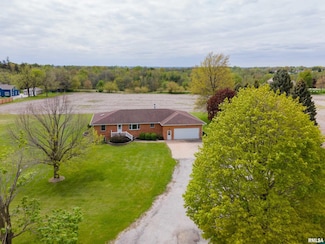 315 W Mayne St, Blue Grass, IA 52726