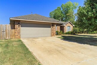 11425 SW 11th St, Yukon, OK 73099