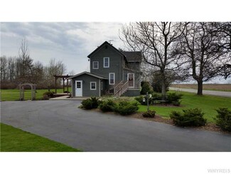 10406 State Rd, Middleport, NY 14105
