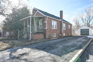 707 N Webster St, Taylorville, IL 62568