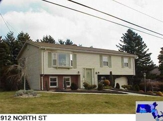 912 North St, Somerset, MA 02726