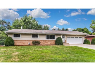 555 Tanglewood Dr, Saint Paul, MN 55126