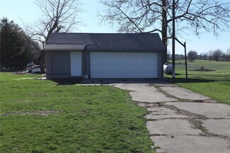 618 S Center St, Shelbina, MO 63468