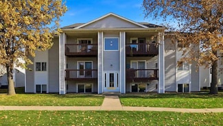 560 Augusta Cir Unit 1, North Liberty, IA 52317