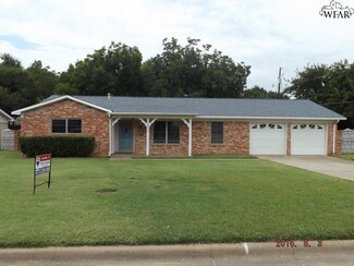 812 W Bois d Arc St, Henrietta, TX 76365