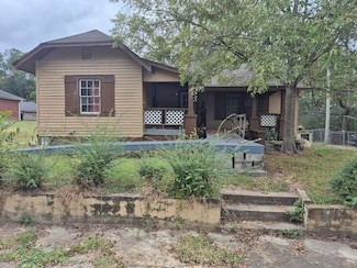 159 Washington St, West Point, MS 39773