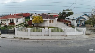 1005 Collins Way, Bakersfield, CA 93307