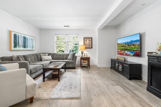 391 Pleasant St Unit 101, Melrose, MA 02176