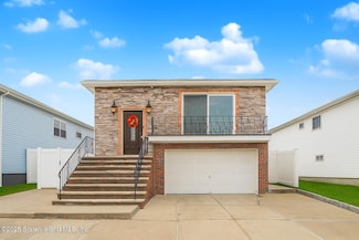 28 Drumgoole Rd E, Staten Island, NY 10312
