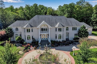 7 Woodcrest Dr, Orchard Park, NY 14127
