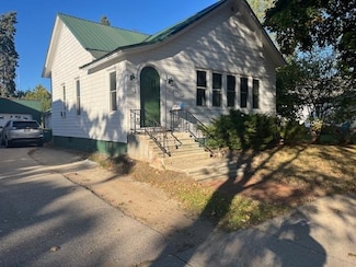 1438 Newberry Ave, Marinette, WI 54143